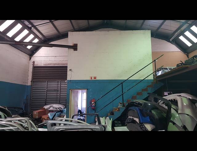 250M² FACTORY FOR SALE IN SACKS CIRCLE INDUSTRIAL